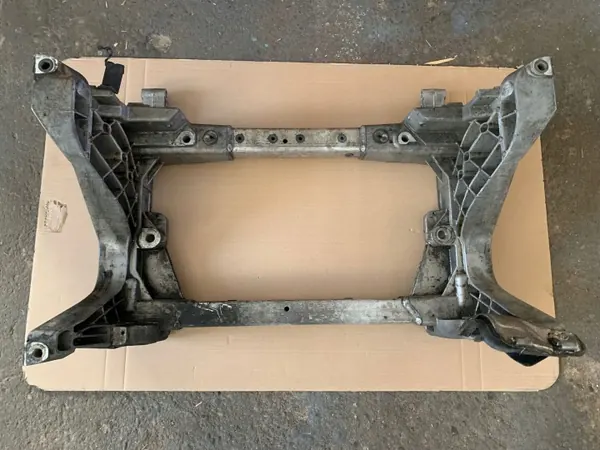 Etujarrupalat OEM 670034762 Maserati Levantelle image 2