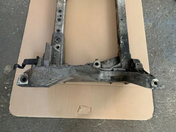 Etujarrupalat OEM 670034762 Maserati Levantelle image 3