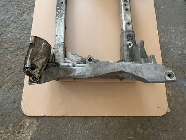 Etujarrupalat OEM 670034762 Maserati Levantelle image 4