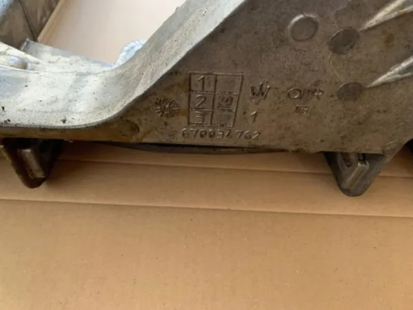 Etujarrupalat OEM 670034762 Maserati Levantelle image 5