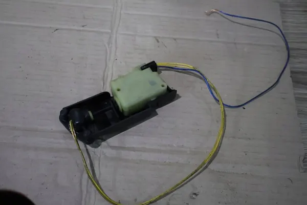 Attuatore Sportello Carburante VOLVO S60 S80 V70 XC70 XC90 image 3