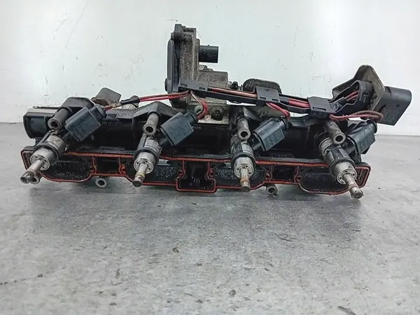 Rampe d'injection Audi A3 8P 2.0 FSI 06D133340 image 10