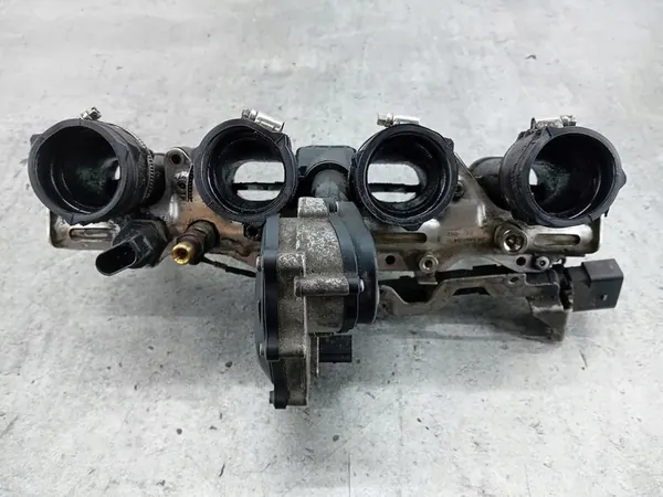 Rampe d'injection Audi A3 8P 2.0 FSI 06D133340 image 2