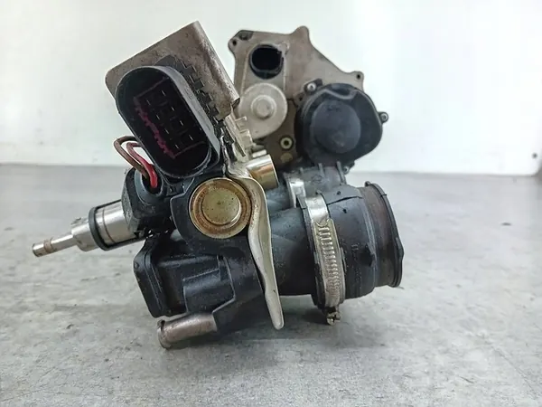 Rampe d'injection Audi A3 8P 2.0 FSI 06D133340 image 5