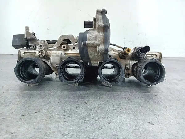 Rampe d'injection Audi A3 8P 2.0 FSI 06D133340 image 8