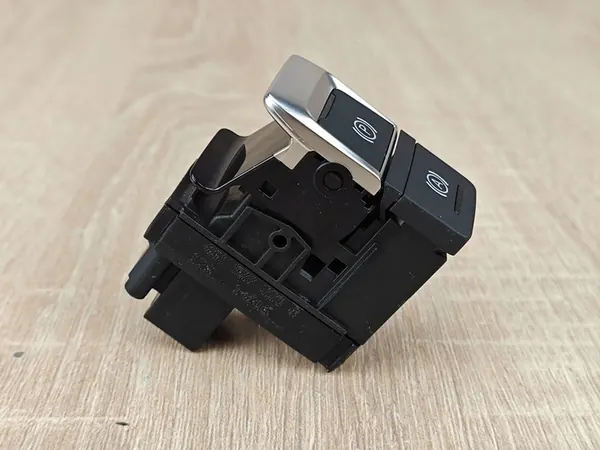 Handbremsenschalter Audi A6 C7 image 2