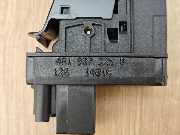 Handbremsenschalter Audi A6 C7 image 4