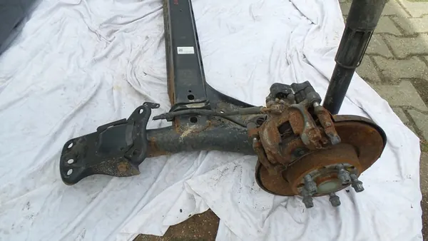 Trave di sospensione posteriore VW Golf 7 Combi Lift image 3