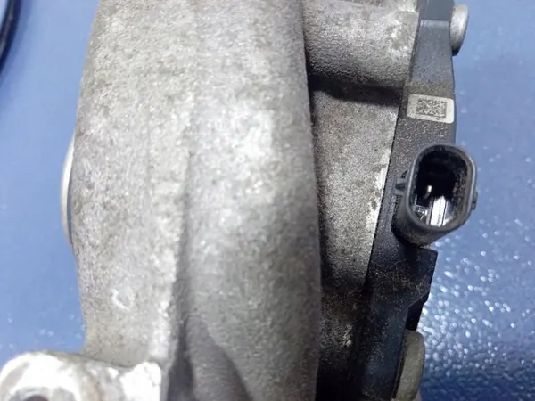Porsche Termostaatin Kotelo OEM 0P2121406B - Käytetty image 5