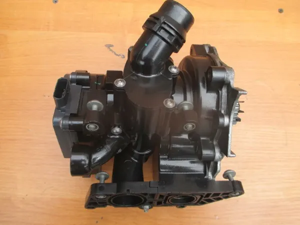 VW AUDI 1.8 2.0 TFSI Saída de Água Termostato 06L121111M image 10