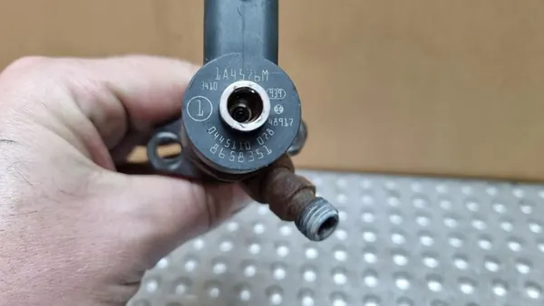 Inyector 8658351 Volvo S60 I V70 II S80 XC70 I XC90 I 2.4 D5 image 2