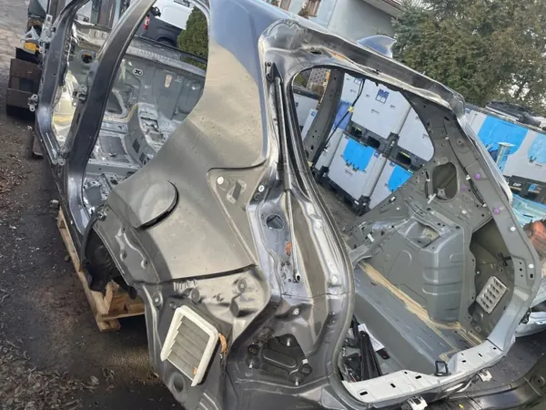 Toyota Yaris Cross achterzijpaneel OEM - Gebruikt image 3