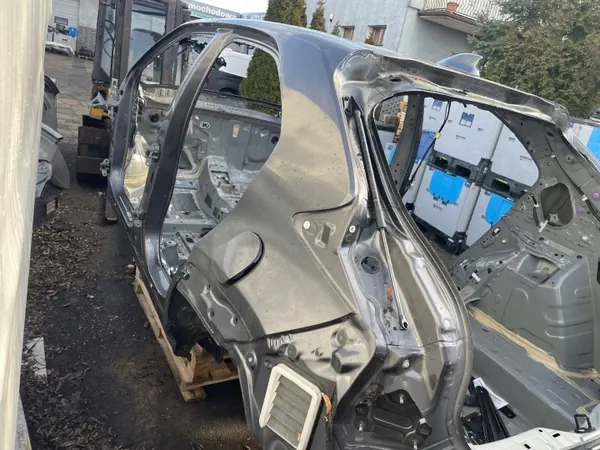 Toyota Yaris Cross achterzijpaneel OEM - Gebruikt image 4