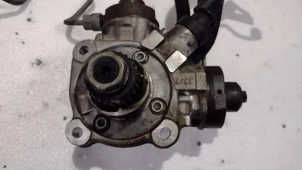 Bomba de injeção Audi Q5 8R 3.0 TDI OEM 059130755CA image 3