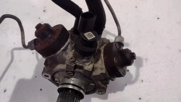 Bomba de injeção Audi Q5 8R 3.0 TDI OEM 059130755CA image 4
