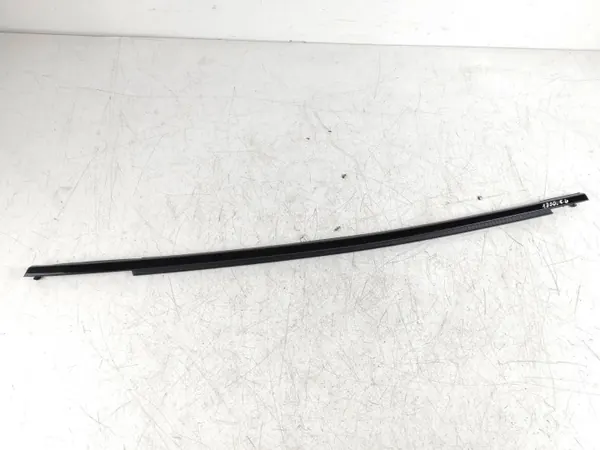 Joint de vitre arrière Ford Mustang Mach-E OEM RZV69890 image 2