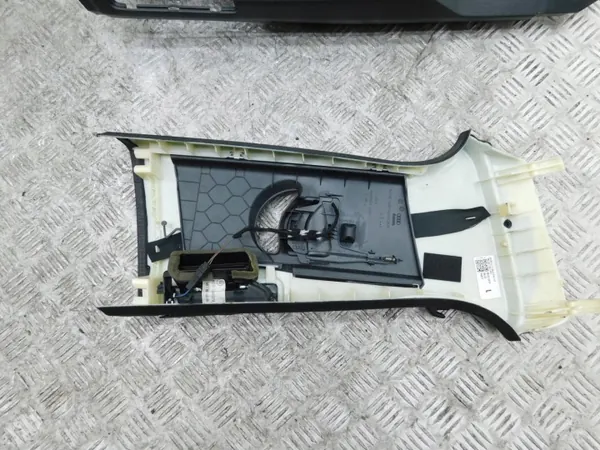 Couvre-poteau B gauche OEM 4M0867243F pour Audi Q7 II SQ7 image 4