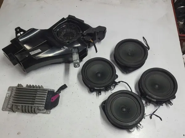 Audi A3 8P Bose Kaiuttimet OEM 8P4035223D Käytetty image 2