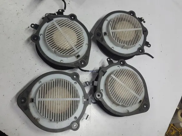Audi A3 8P Bose Kaiuttimet OEM 8P4035223D Käytetty image 5