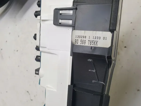 Opel Vectra B Instrumentpanel OEM 88481673 - Begagnad image 4