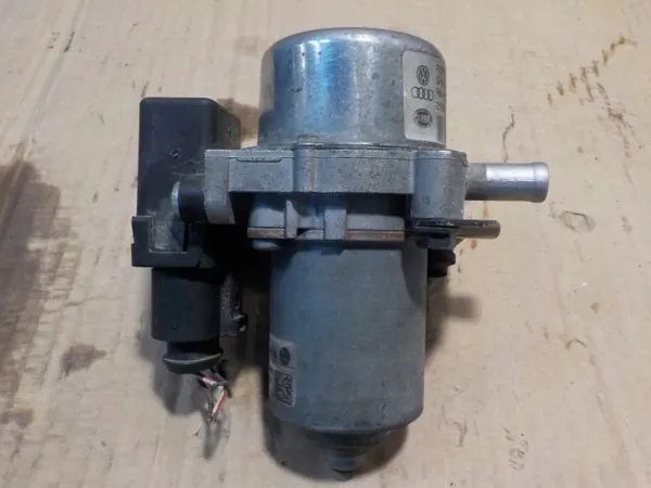 Skoda Fabia III Jarruvahvistimen pumppu OEM 1K0612181F image 2
