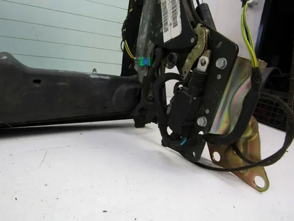 Lunette arrière CITROEN C3 PLURIEL OEM AK-6-85217 image 3