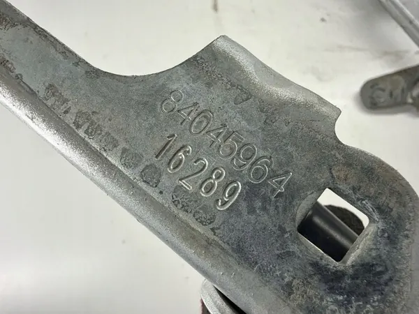 Charnière coffre arrière côté droit OEM 84045964 image 6