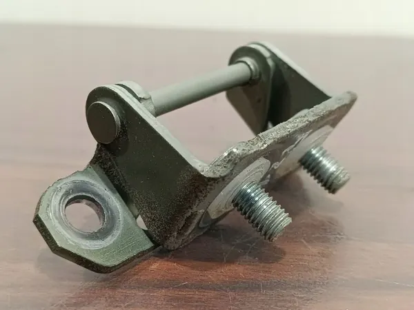 Subaru Forester takaluukun saranat OEM FBZ26175 image 3