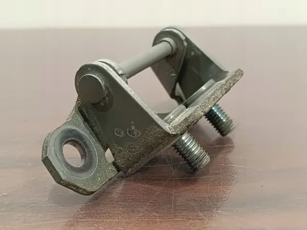 Subaru Forester takaluukun saranat OEM FBZ26175 image 6