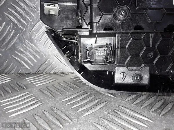 Opel Corsa näyttöruutu OEM 39185456 - Käytetty image 7