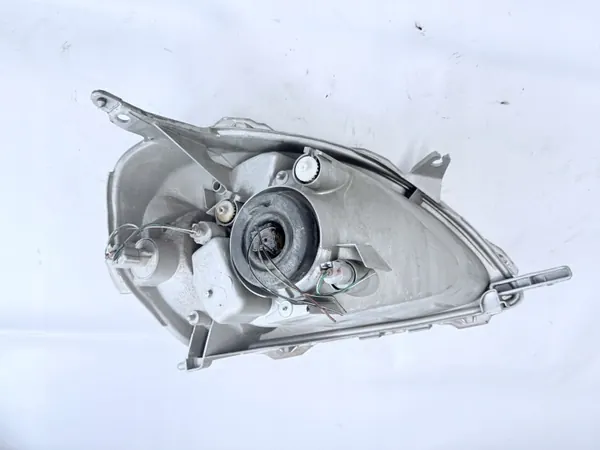 Vasen etuvalo Toyota Yaris I OEM LAMPA LEWA image 3