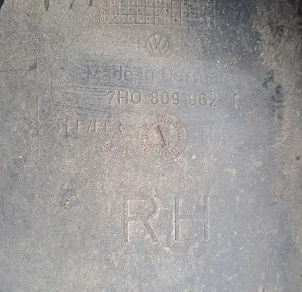 VW T5 Front Right Wheel Arch 2003-2009 OEM 7H0809962C image 3