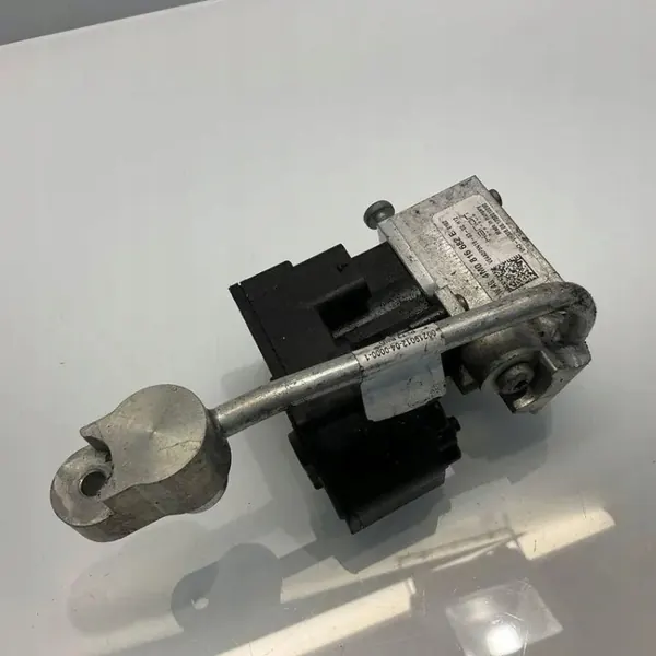 Audi e-tron 2021 A/C-expansionsventil OEM 4M0816682E image 4
