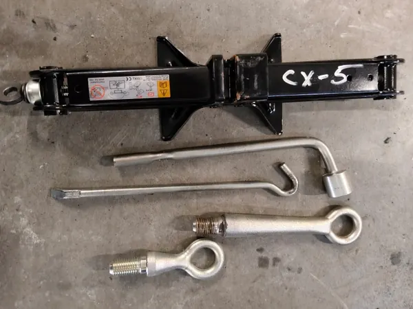 Macaco trapezoidal Mazda CX-5 1200kg Peça OEM image 2
