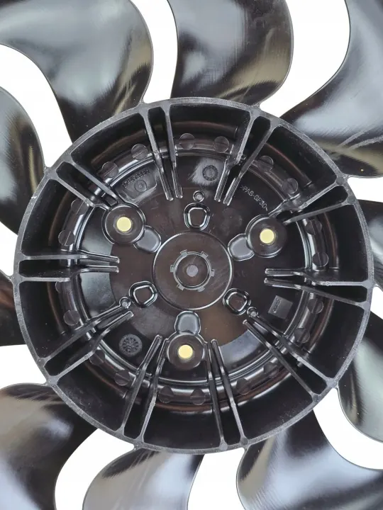 Linkes Kühllüfterrad OEM 21481-6UM0B - Gebraucht image 5