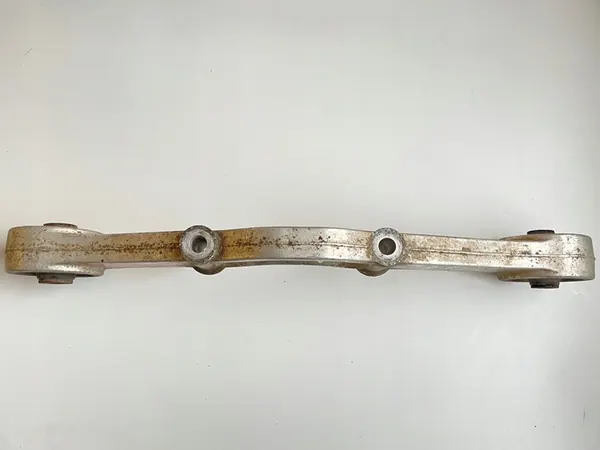 Mitsubishi Rear Bridge Mount MR374677 MR554075 image 2