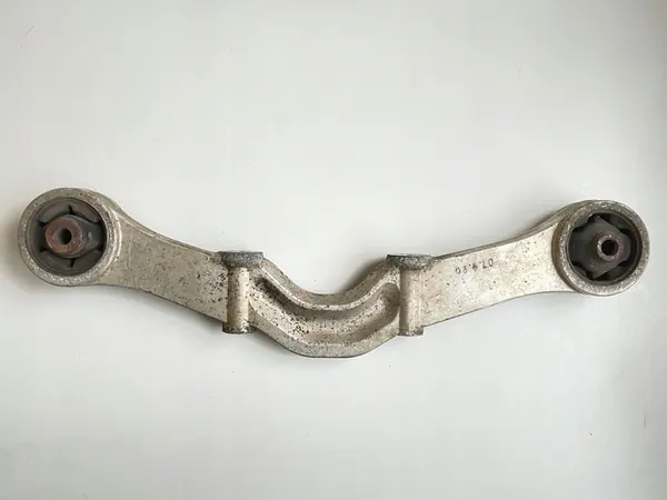 Mitsubishi Rear Bridge Mount MR374677 MR554075 image 3