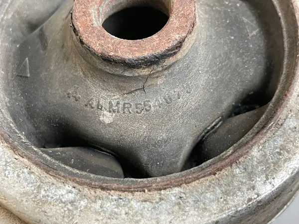 Mitsubishi Rear Bridge Mount MR374677 MR554075 image 4