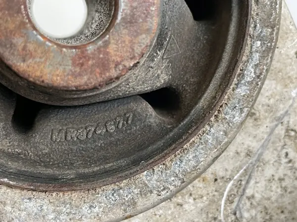 Mitsubishi Rear Bridge Mount MR374677 MR554075 image 5