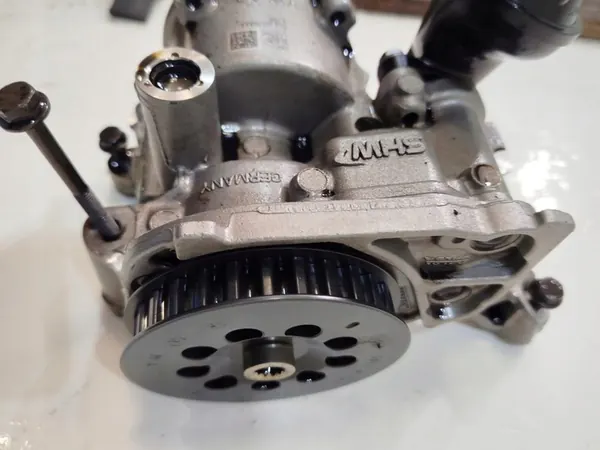 Olje pump Audi A4 B9 2.0 TDI, OEM 04L145208AA image 2