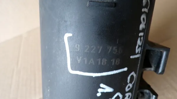 Corsa C 1.7D Polttoainesuodattimen Kotelo 9227756 image 2