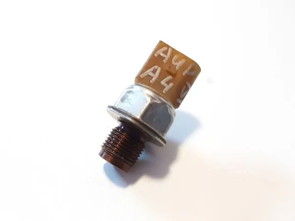Sensor pressão combustível Audi OE 03L906054 image 7