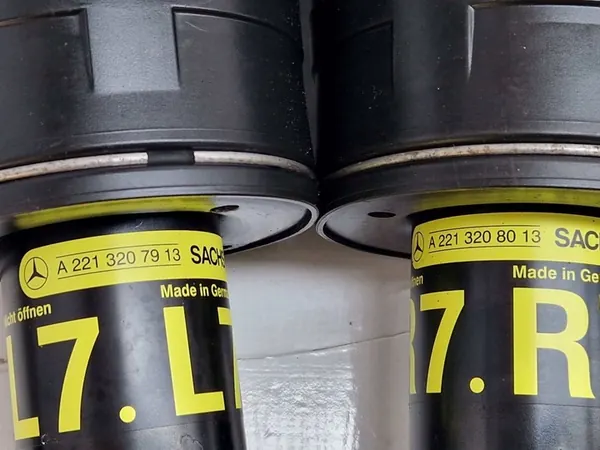 MERCEDES W221 C216 ABC Shock Absorber A2213207913 A2213208013 image 2