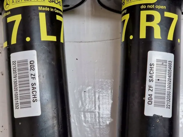 MERCEDES W221 C216 ABC Shock Absorber A2213207913 A2213208013 image 3