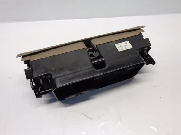 Mercedes C W203 Mittel-Luftgitter OEM 2038303554 image 3