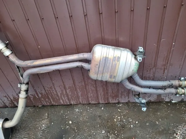 Audi S5 8T Pakoputken Vaimennin OEM 8K0253411 image 5