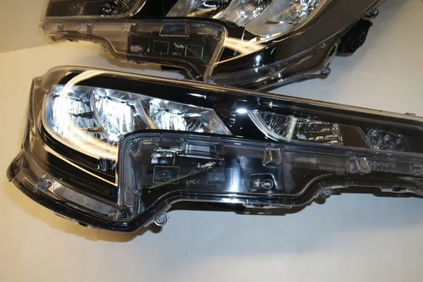 Conjunto de faros delanteros Toyota Corolla E210 E21 2021 OEM image 3