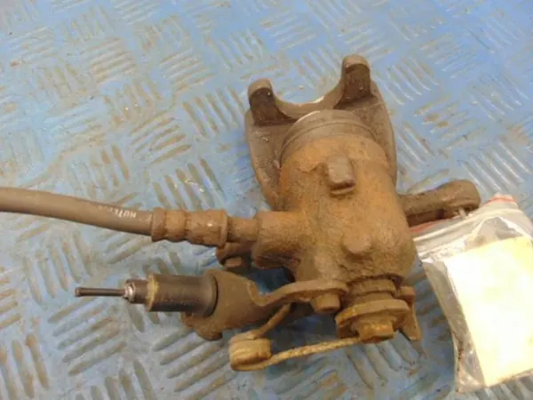 FORD MONDEO MK4 KOMBI 1.8TDCI Rechte Hinterradbremszange image 4