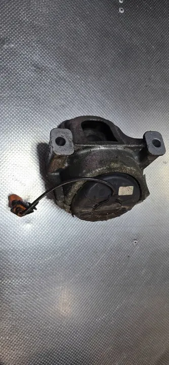 AUDI A4 B8 2.0 TFSI Engine Mount 8K0199381GQ image 2