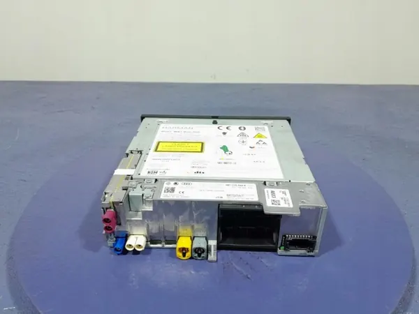 Audi Q7 II Multimediastation OEM 4M1035044B image 3